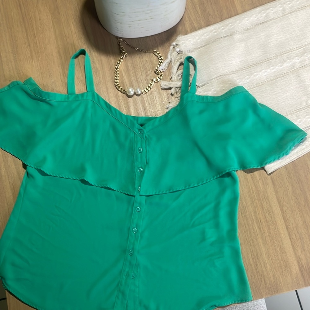 Beautiful strap green top, bottoms on front comfortable